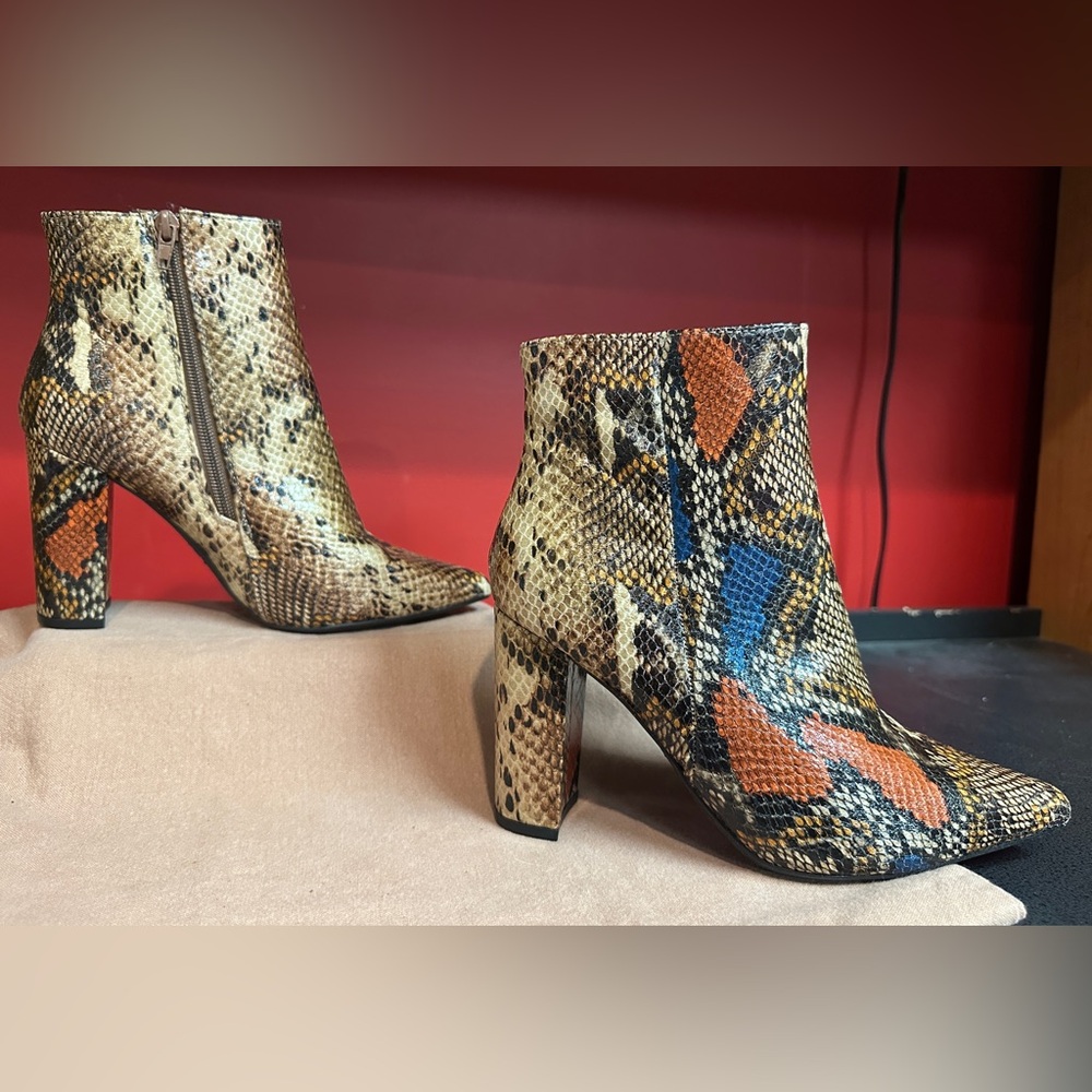 Bamboo Faux Snake Embossed Ankle Booties Tan/Multi Women’s Size 7.5 NWT & Box - Picture 4 of 11